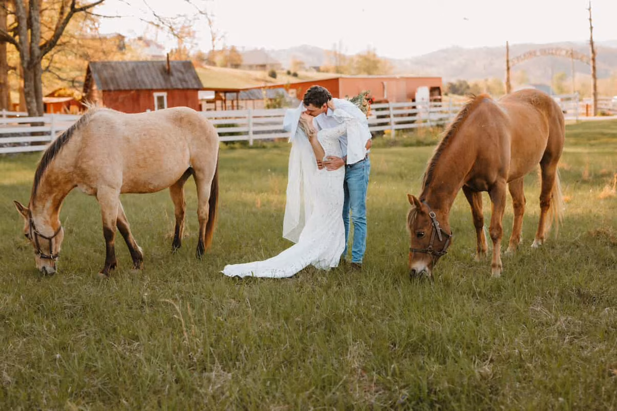 Farmhouse Cabin 8 Elope on our beautiful farm