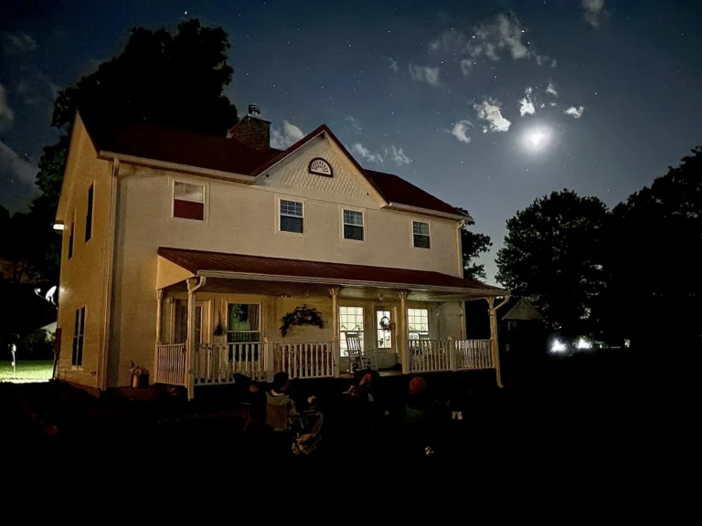 Farmhouse Cabin 27 Gorgeous nights at the Farmhouse