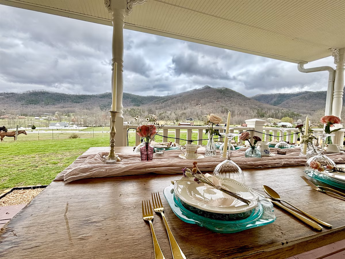 Farmhouse Cabin 41 Stunning views from the porch