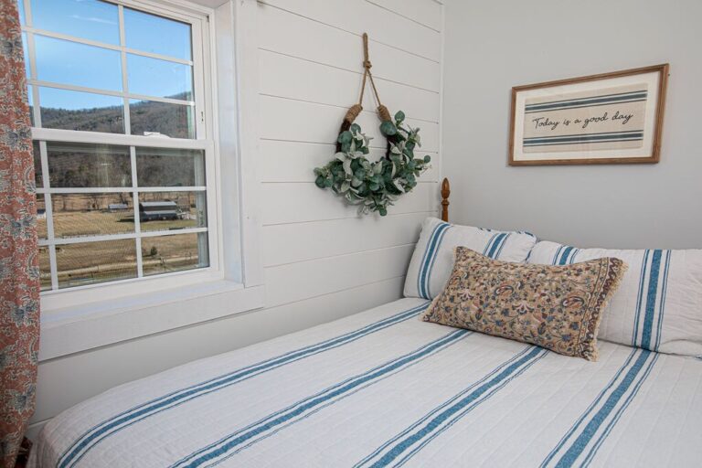 Farmhouse Cabin 23 bedroom views