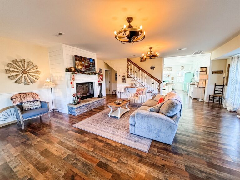 Farmhouse Cabin 24 cozy living room