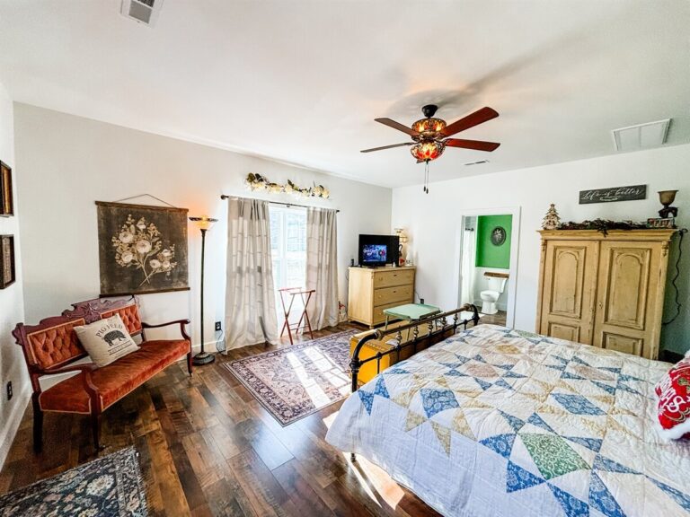 Farmhouse Cabin 26 downstairs main bedroom with ensuite bath