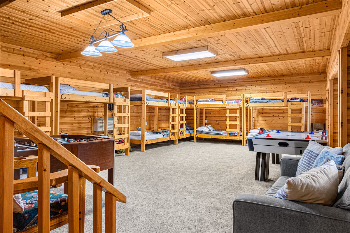 Lodge 10 extra large bunk room