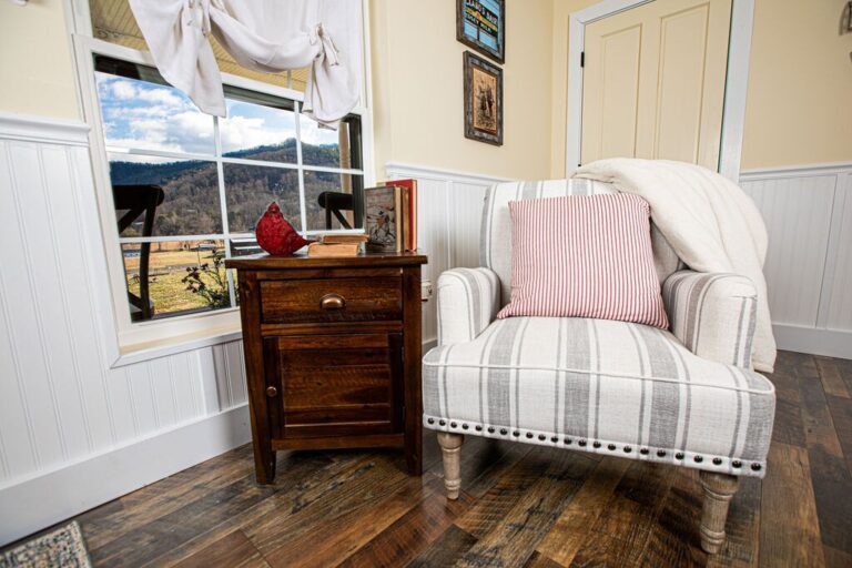 Farmhouse Cabin 31 the perfect place to read