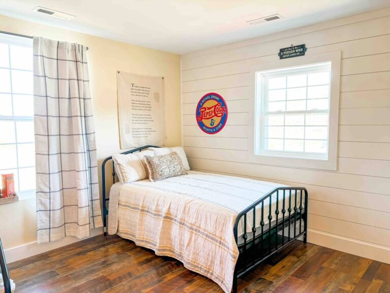 Farmhouse Cabin 38 third upstairs bedroom