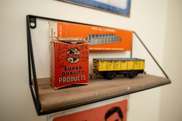 Farmhouse Cabin 43 vintage charm thruout