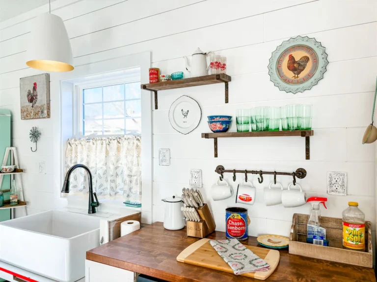 Farmhouse Cabin 5 vintage details make this a unique place to stay